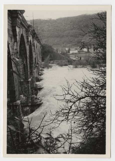 Fiume Isonzo in piena, Gorizia. Opera di sbarramento. Ponte ferroviario